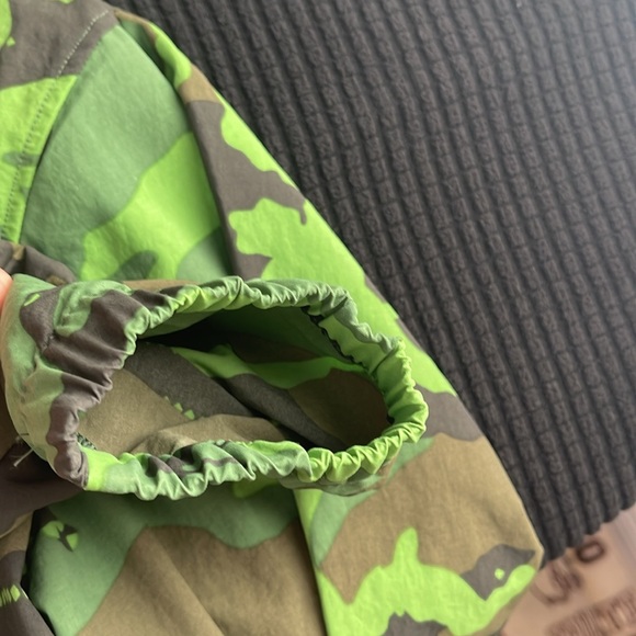 EUC NIKE Oregon Ducks Men's SMALL Lightweight Army Camo Hood Jacket - Picture 9 of 10